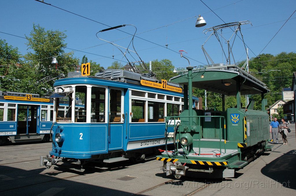 2099-0027-250411.jpg - StStZ Ce 2/2 2 + VBZ Xe 4/4 1905 / Burgwies 25.4.2011