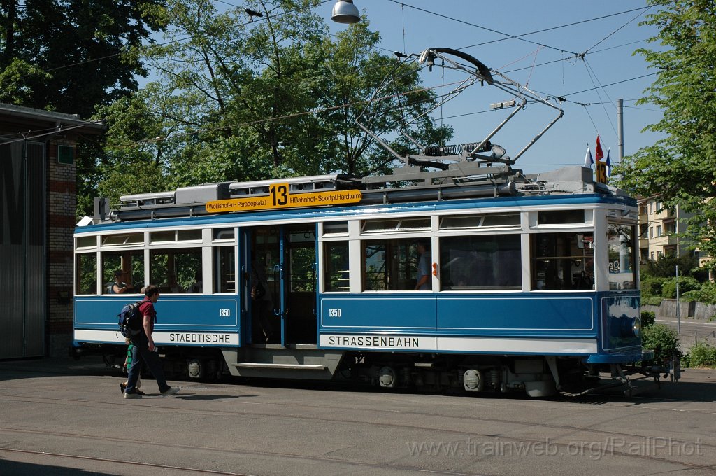 2099-0032-250411.jpg - StStZ Ce 4/4 1350 / Burgwies 25.4.2011