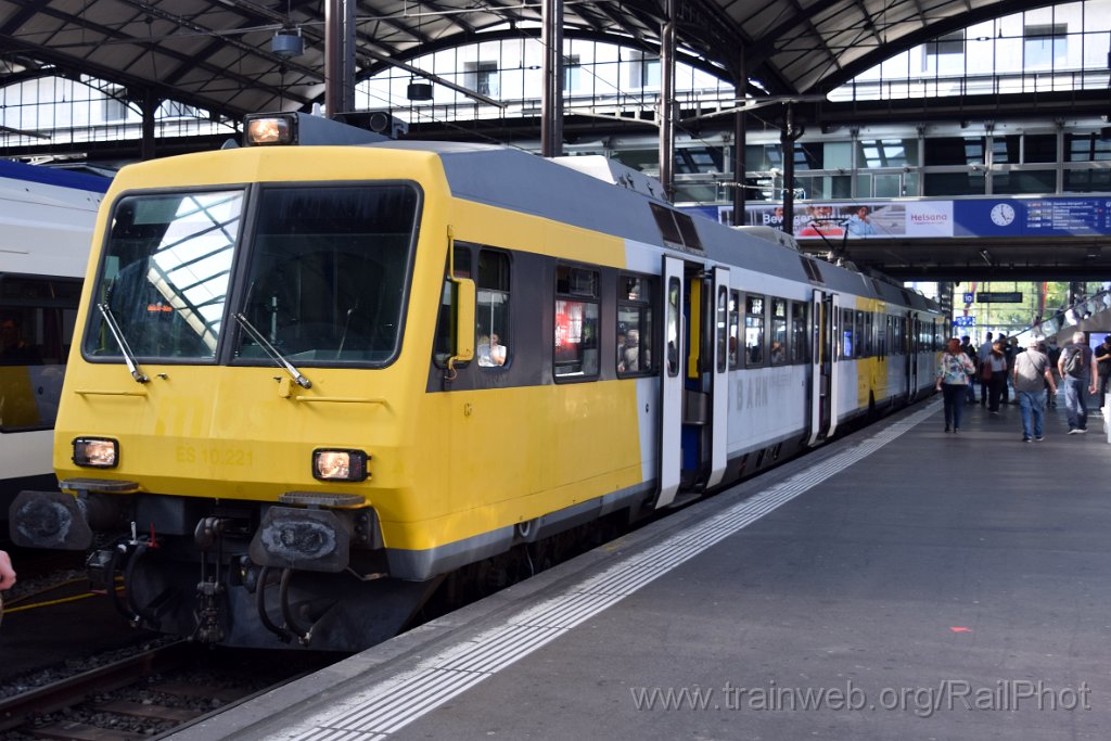 8750-0030-020923.jpg - OeBB ES 10.221 / Luzern 2.9.2023