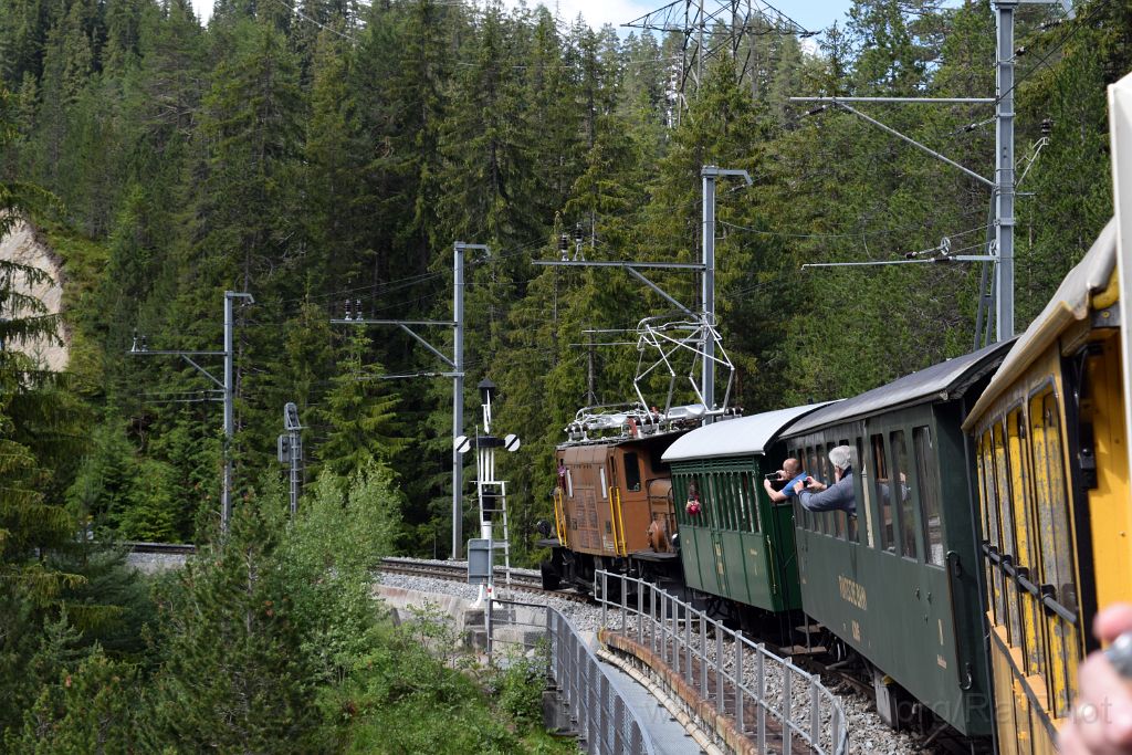 5011-0005-140618.jpg - RhB Ge 6/6' 414 / Wiesen (Wiesenerviadukt) 14.6.2018