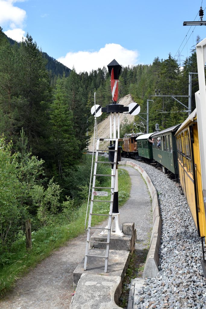 5011-0015-140618.jpg - RhB Ge 6/6' 414 / Wiesen (Wiesenerviadukt) 14.6.2018