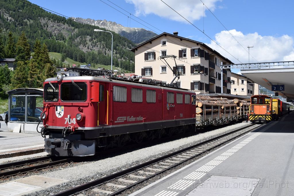 5017-0021-140618.jpg - RhB Ge 6/6" 704 "Davos" + Tm 2/2 114 / Samedan 14.6.2018