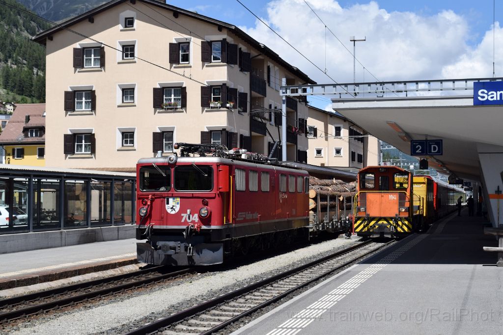 5017-0026-140618.jpg - RhB Ge 6/6" 704 "Davos" + Tm 2/2 114 / Samedan 14.6.2018