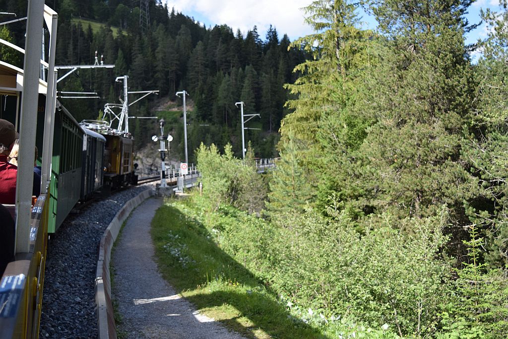 5022-0010-140618.jpg - RhB Ge 6/6' 414 / Wiesen (Wiesenerviadukt) 14.6.2018