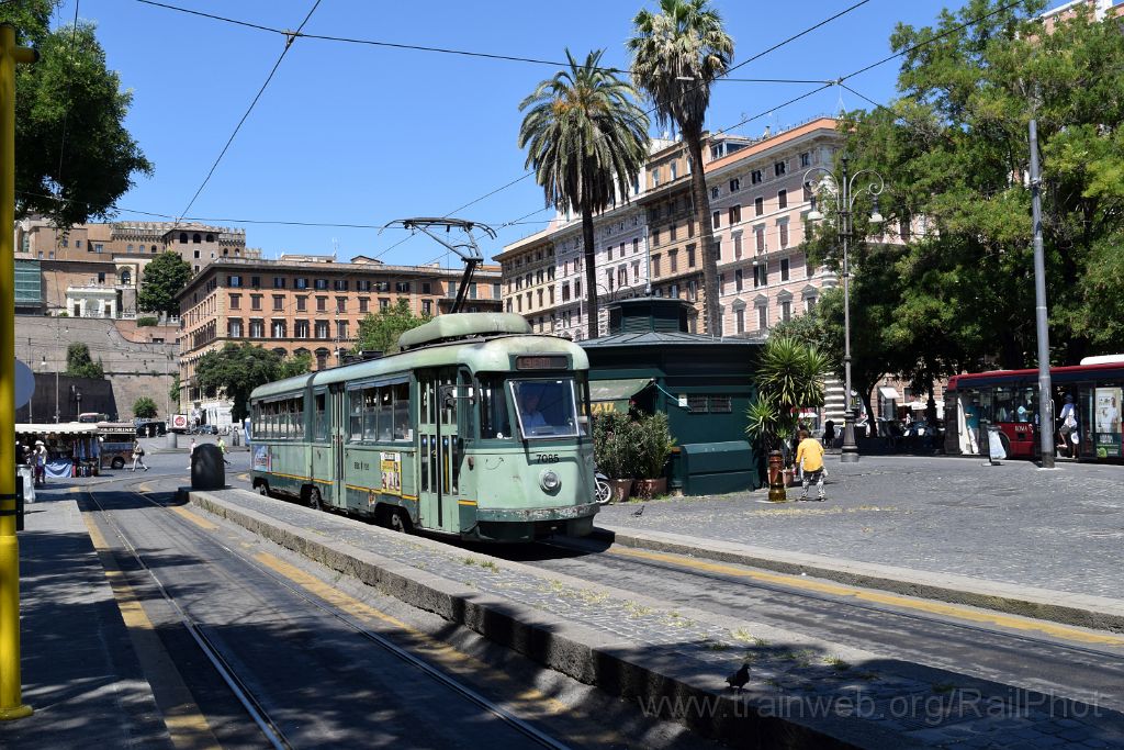 4023-0004-200716.jpg - ATAC 7085 / Piazza Risorgimento San Pietro 20.7.2016