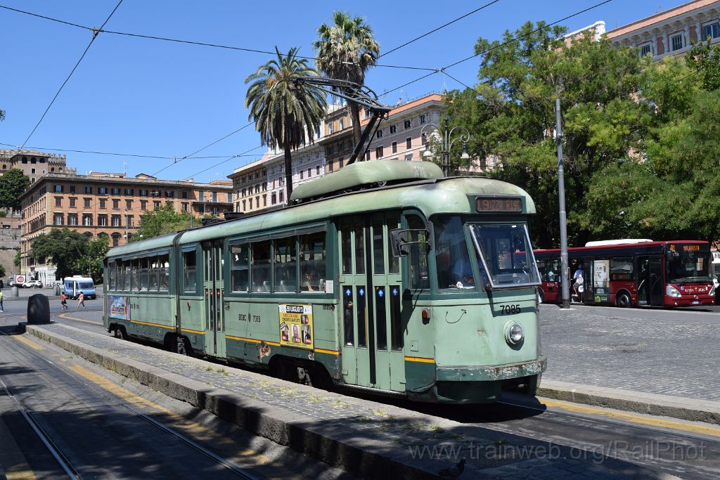 4023-0009-200716.jpg - ATAC 7085 / Piazza Risorgimento San Pietro 20.7.2016