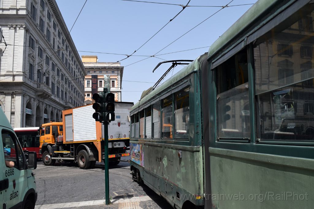 4025-0010-220716.jpg - ATAC 6535 + 7033 / Piazza Termini 22.7.2016
