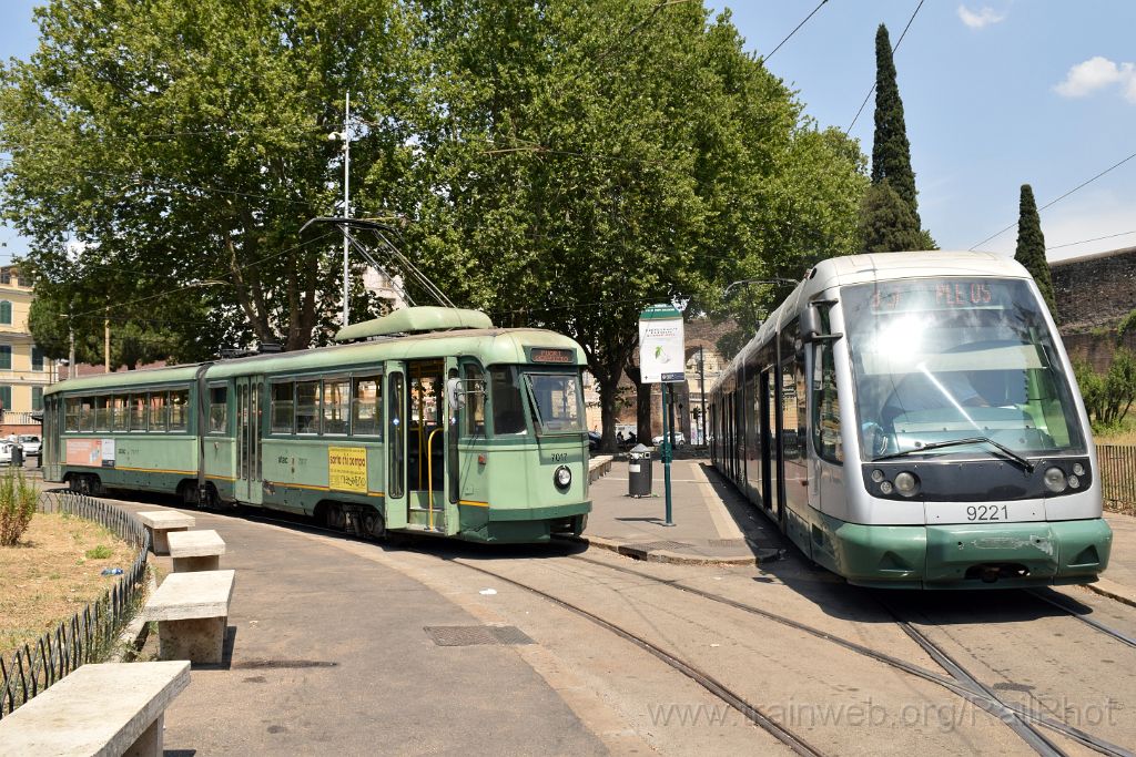 4044-0049-250716.jpg - ATAC 7017 + 9221 / Piazza di Porta Maggiore 25.7.2016