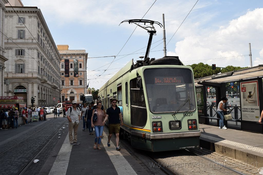 4045-0047-250716.jpg - ATAC 9029 / Piazza Termini 25.7.2016