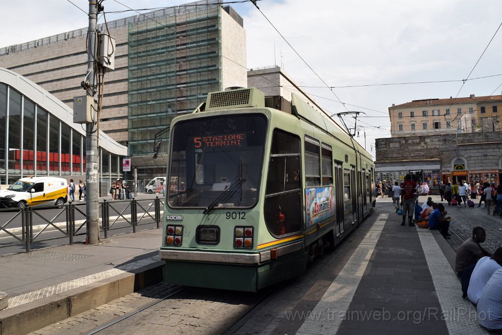 4046-0004-250716.jpg - ATAC 9012 / Piazza Termini 25.7.2016