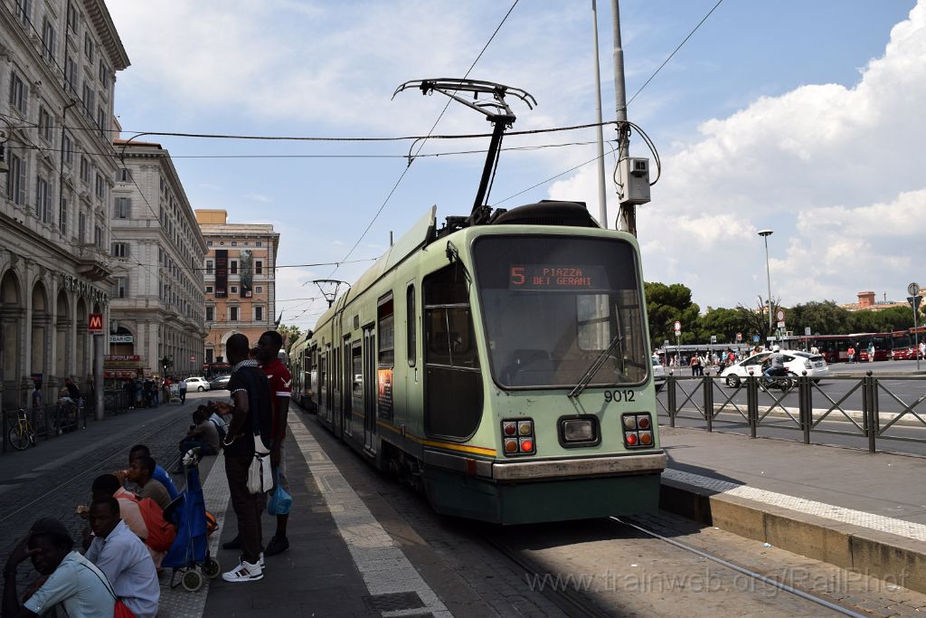 4046-0006-250716.jpg - ATAC 9012 / Piazza Termini 25.7.2016