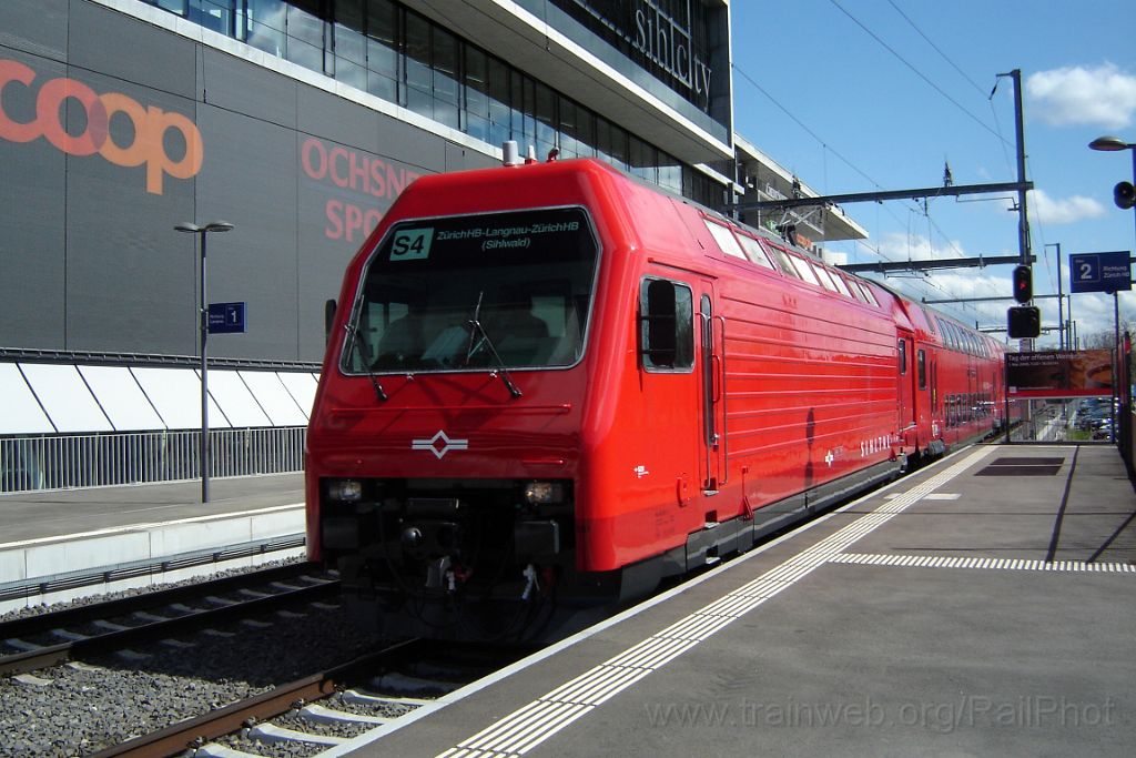 1465-0026-190408.jpg - SZU Re 456.551-1 / Saalsporthalle 19.4.2008