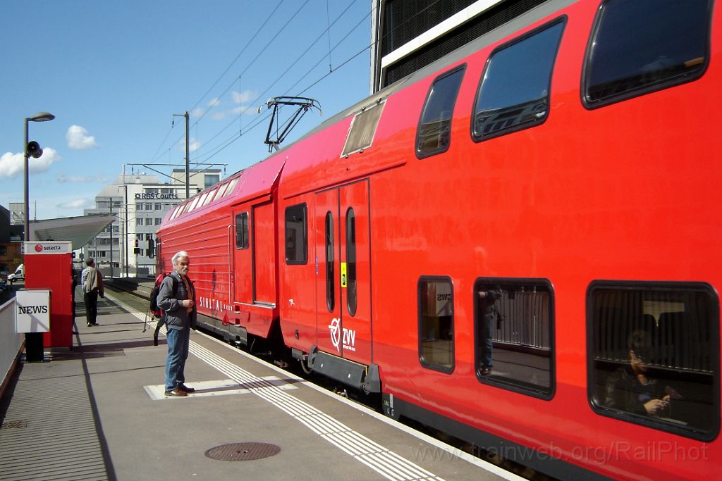 1465-0027-190408.jpg - SZU Re 456.551-1 / Saalsporthalle 19.4.2008