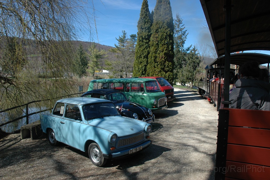 2750-0002-140413.jpg - Trabant YE-18-53 + SchBB G 4/4 7349 "Taxus" / Baumschulsee 14.4.2013