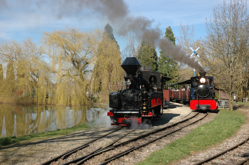 2757-0012-140413.jpg - SchBB G 4/4 7349 "Taxus" + G 3/3 13585 "Sequoia" / Baumschulsee 14.4.2013