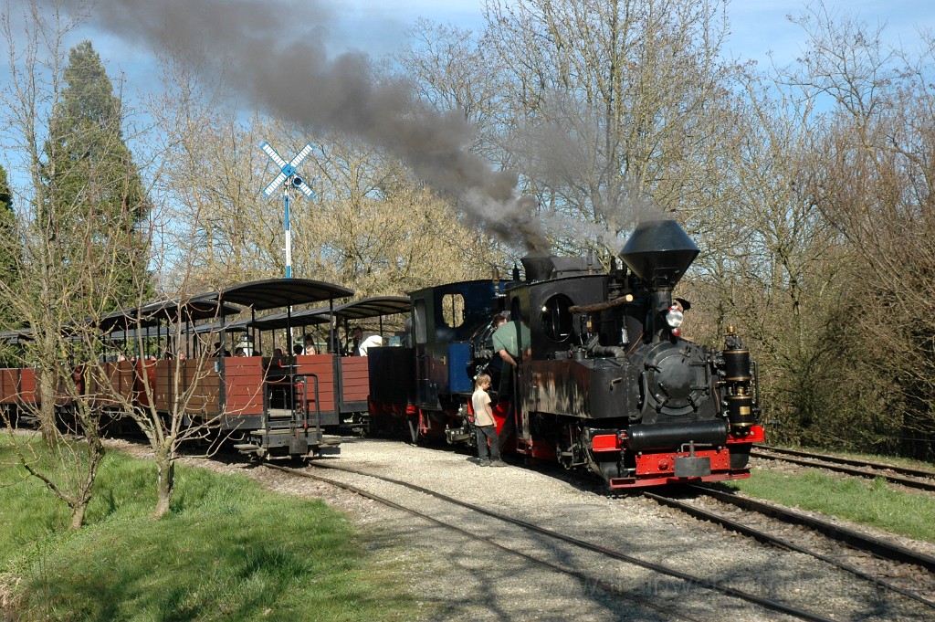 2757-0029-140413.jpg - SchBB G 4/4 7349 "Taxus" + G 3/3 13585 "Sequoia" / Baumschulsee 14.4.2013