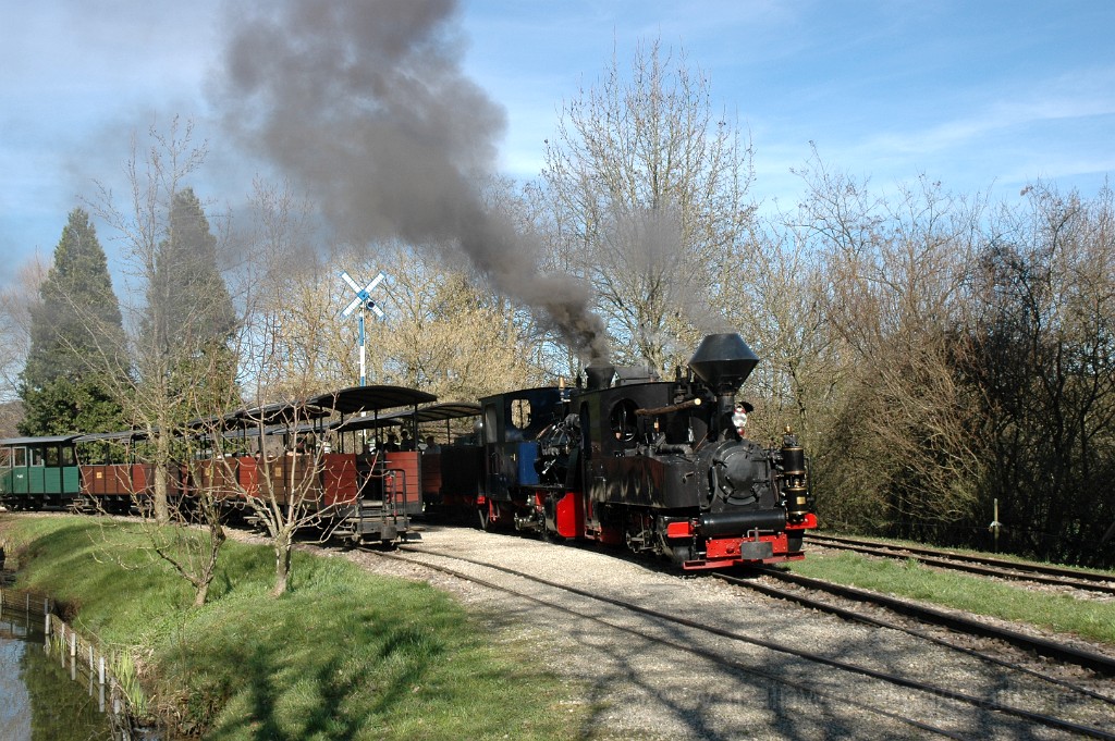 2757-0036-140413.jpg - SchBB G 4/4 7349 "Taxus" + G 3/3 13585 "Sequoia" / Baumschulsee 14.4.2013