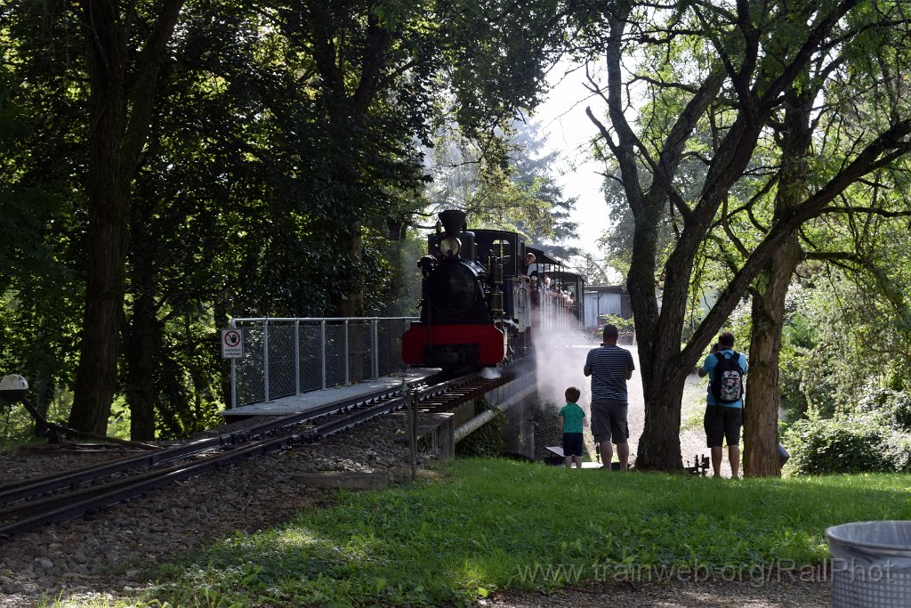 10009-0034-070925.jpg - SchBB G 3/3 13585 "Sequoia" / Schinznach (Brücke Baumschulsee) 7.9.2025