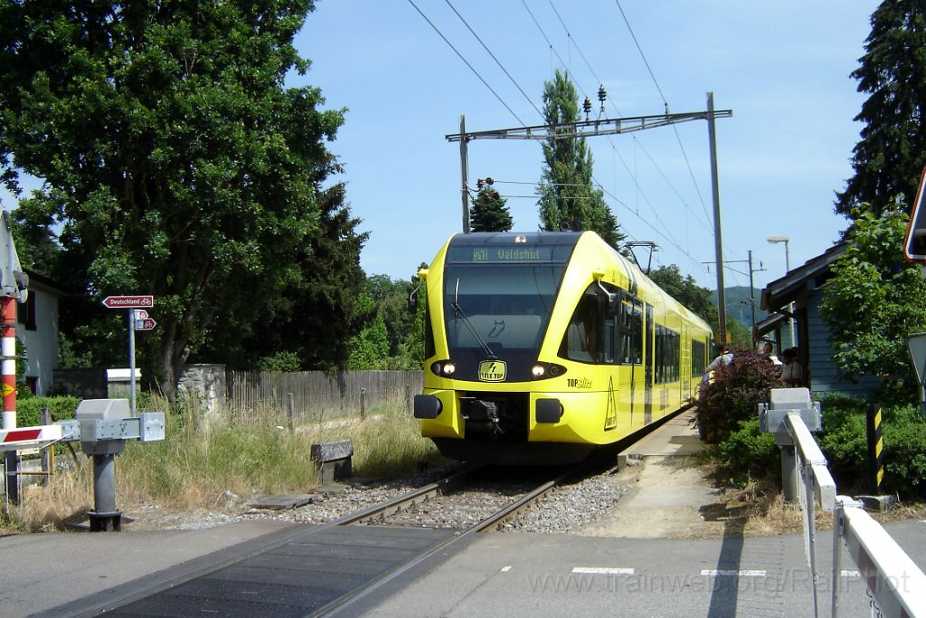 1195-0027-250606.jpg - Thurbo RABe 526.707-5 "TeleTop" / Kaiserstuhl AG 25.6.2006