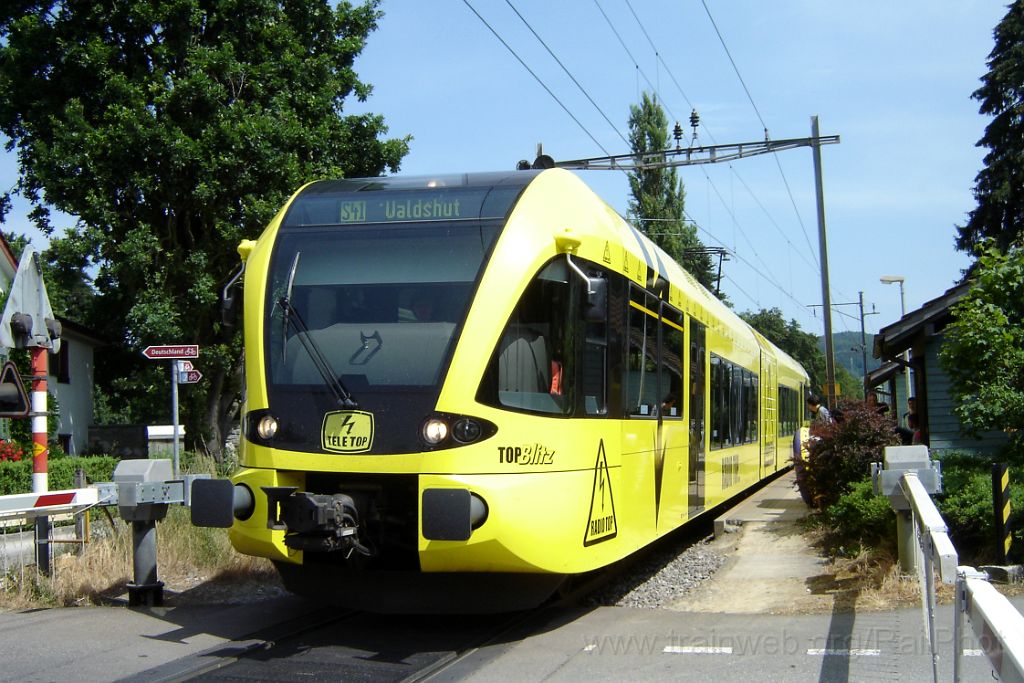 1195-0028-250606.jpg - Thurbo RABe 526.707-5 "TeleTop" / Kaiserstuhl AG 25.6.2006