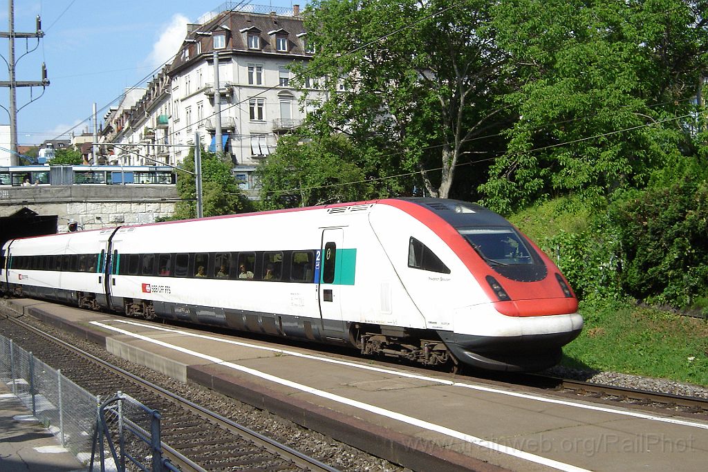 1201-0011-080706.jpg - SBB-CFF ICN RABDe 500.019-5 "Friedrich Glauser" / Zürich-Wipkingen 8.7.2006