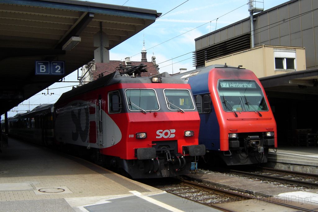 1201-0023-090706.jpg - SOB Re 446.018-4 + SBB-CFF Bt 50 85 26-33 999-1 / Rapperswil 9.7.2006