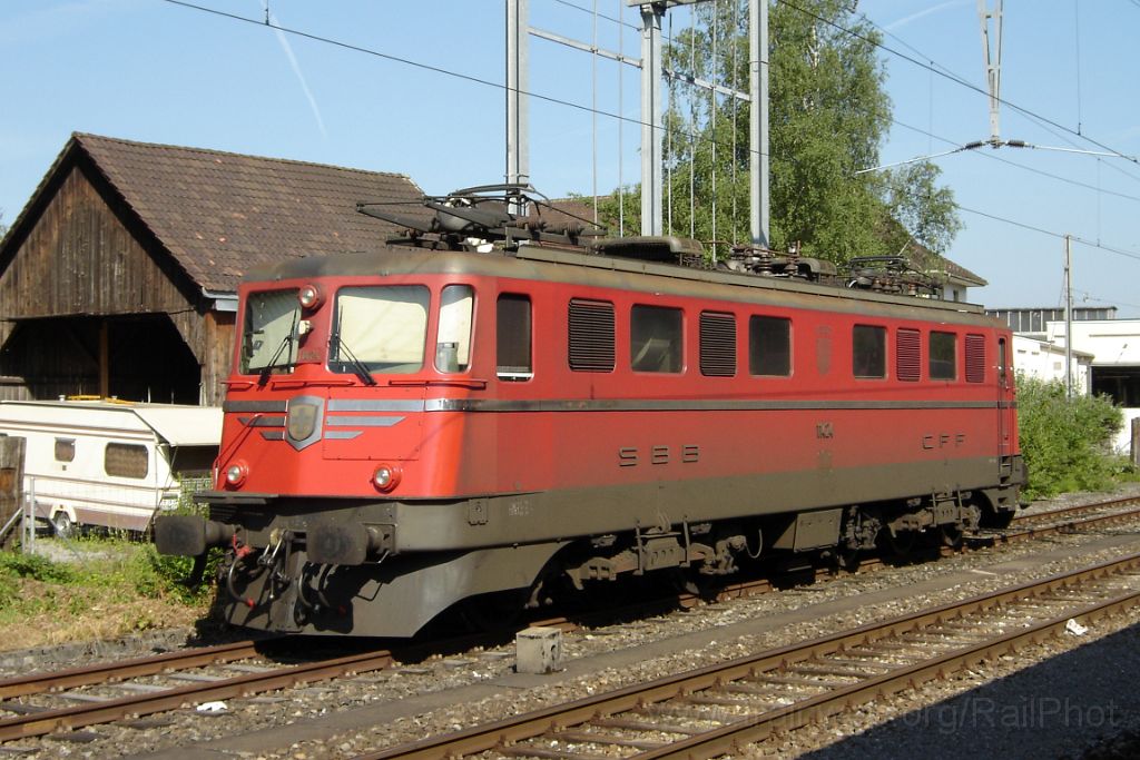 1204-0040-110706.jpg - SBB-CFF Ae 6/6 11424 "Neuchâtel" / Hinwil 11.7.2006