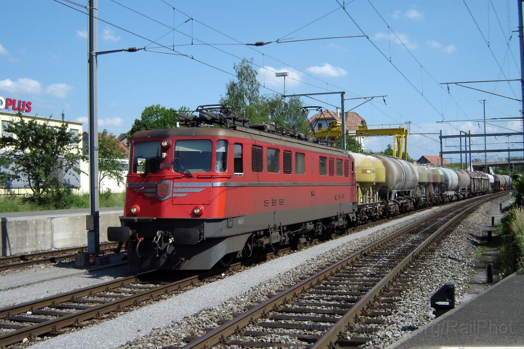 1205-0021-110706.jpg - SBB-CFF Ae 6/6 11424 "Neuchâtel" / Wetzikon 11.7.2006