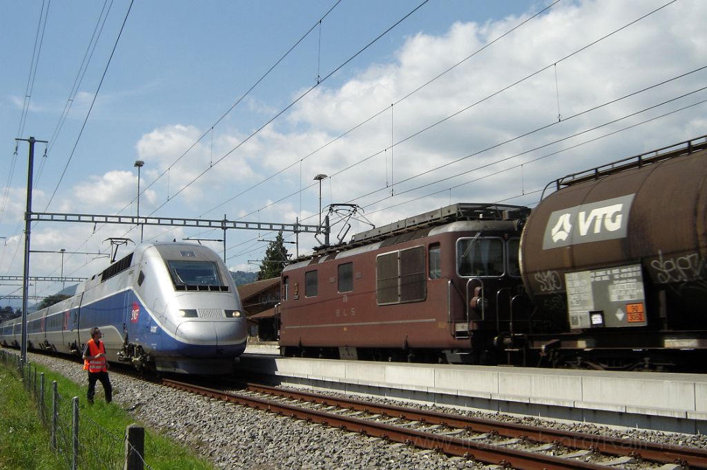 1211-0038-230806.jpg - SNCF TGV 384.001 + BLS Re 4/4 170 "Brig-Glis" / Grenchen-Süd 23.8.2006