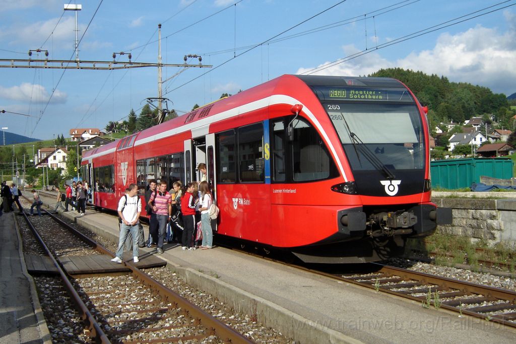 1213-0016-230806.jpg - RM RABe 526.260-5 "Luzerner Hinterland" / Tavannes 23.8.2006