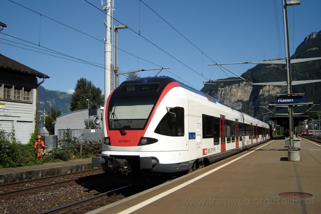 1214-0047-310806.jpg - SBB-CFF RABe 523.005-7 / Flüelen 31.8.2006