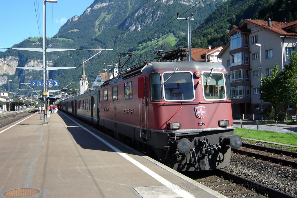 1215-0001-310806.jpg - SBB-CFF Re 4/4'' 11204 / Flüelen 31.8.2006