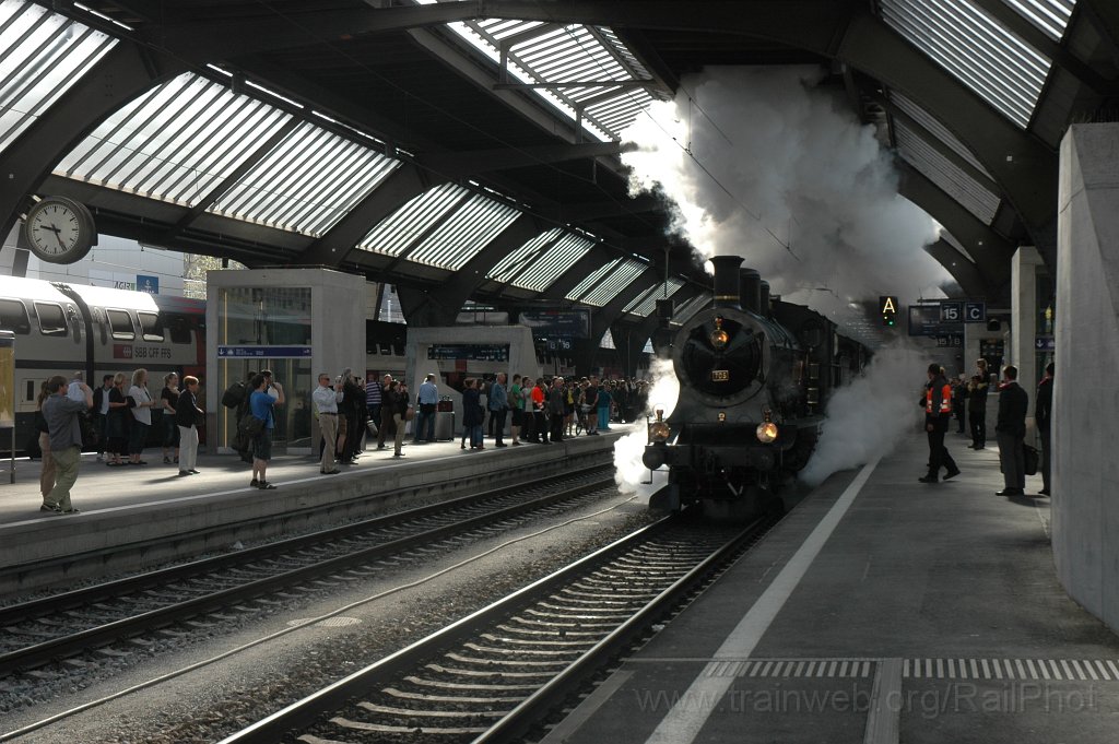 2368-0001-280412.jpg - SBB-CFF A 3/5 705 + B 3/4 1367 / Zürich HB 28.4.2012
