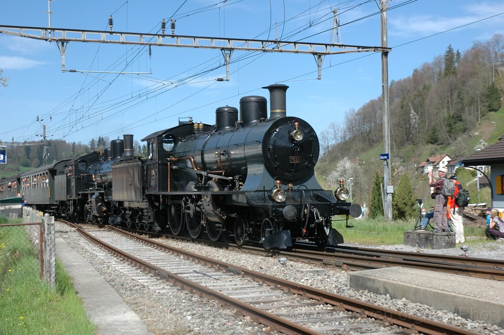 2368-0035-280412.jpg - SBB-CFF A 3/5 705 + B 3/4 1367 / Bauma 28.4.2012
