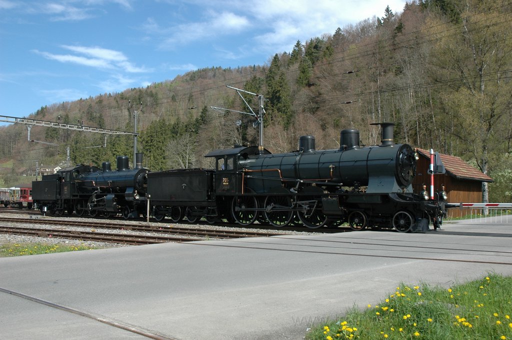 2369-0001-280412.jpg - SBB-CFF A 3/5 705 + B 3/4 1367 / Bauma 28.4.2012