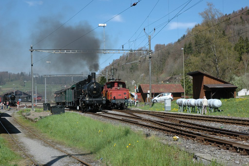 2369-0027-280412.jpg - SBB-CFF B 3/4 1367 + DVZO Ee 3/3 16363 / Bauma 28.4.2012