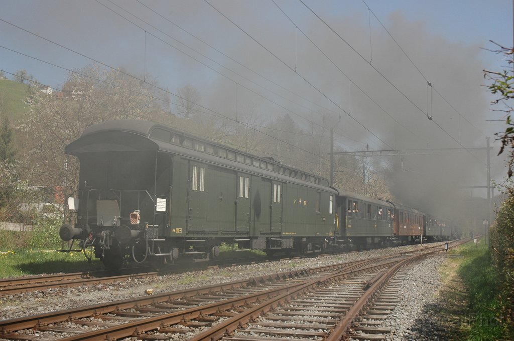 2375-0029-280412.jpg - SBB-CFF A 3/5 705 + B 3/4 1367 / Bauma 28.4.2012