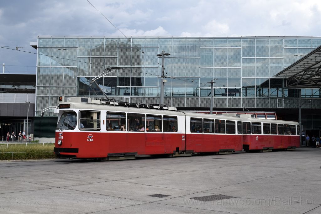 5065-0017-130718.jpg - WVB E2.4068 + C5.1468 / Praterstern 13.7.2018