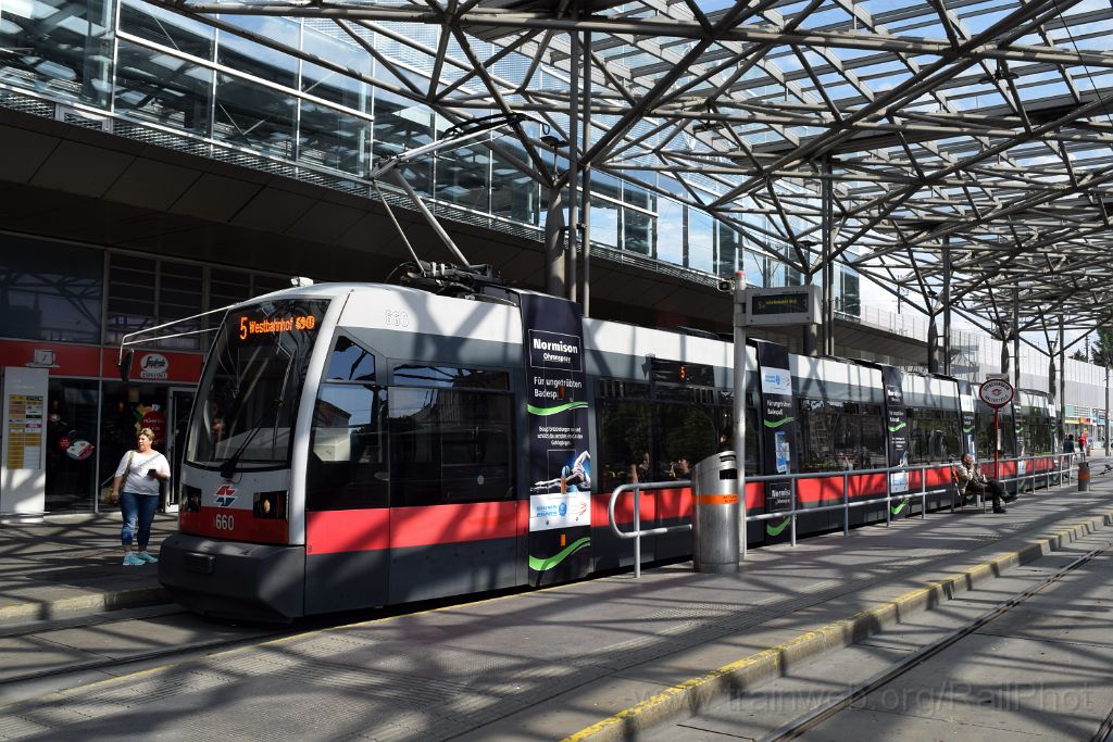 5066-0005-130718.jpg - WVB ULF-B 660 / Praterstern 13.7.2018