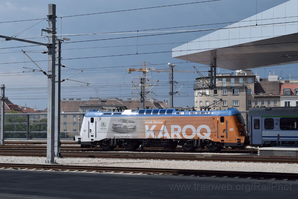 5081-0025-170718.jpg - CD 380.004-2 "Nová Skoda Karoq" / Wien Hbf 17.7.2018
