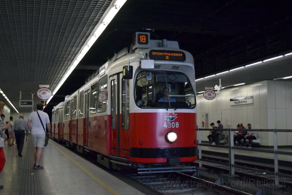 5090-0038-180718.jpg - WVB E2.4308 + C5.1508 / Südtirolerplatz (Hauptbahnhof) 18.7.2018