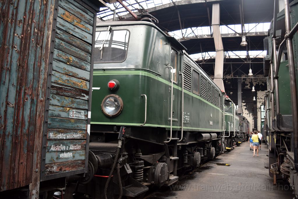 5093-0011-210718.jpg - ÖBB 1040.01 + 1062.07 / Strasshof (Heizhaus) 21.7.2018