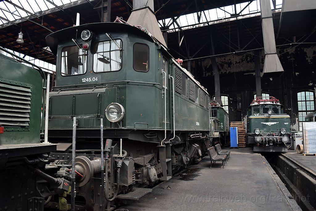 5093-0022-210718.jpg - ÖBB 1245.04 + 1020.47 + 1189.05 / Strasshof (Heizhaus) 21.7.2018
