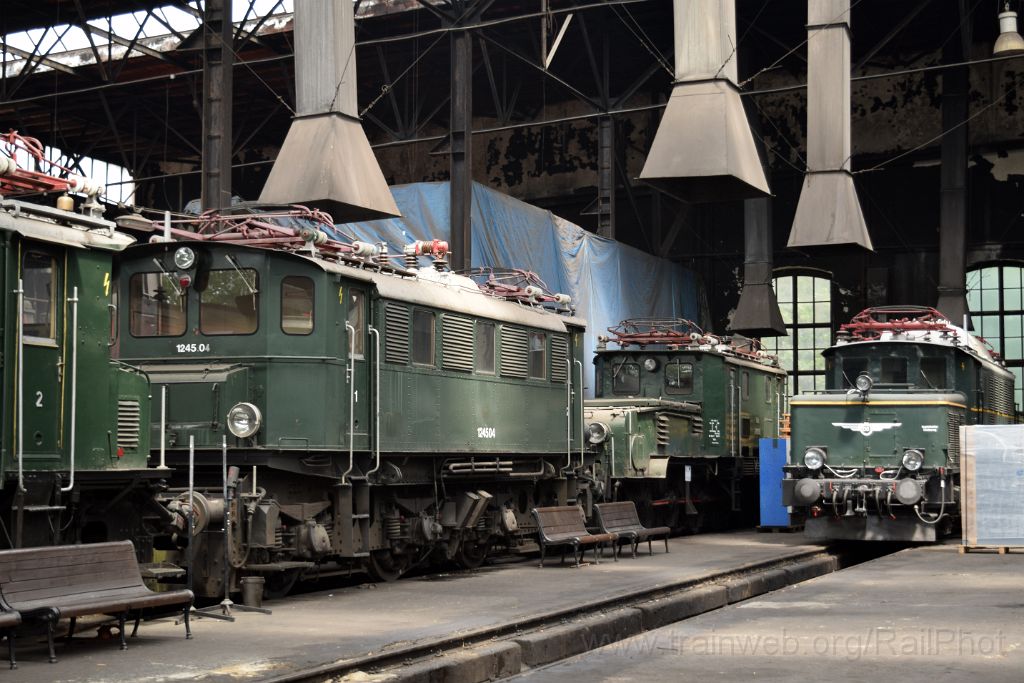 5093-0031-210718.jpg - ÖBB 1245.04 + 1189.05 + 1020.47 / Strasshof (Heizhaus) 21.7.2018