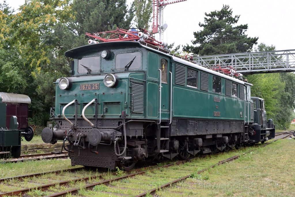 5095-0007-210718.jpg - BBÖ 1670.25 + 1.ÖSEK 2060.04 / Strasshof (Heizhaus) 21.7.2018