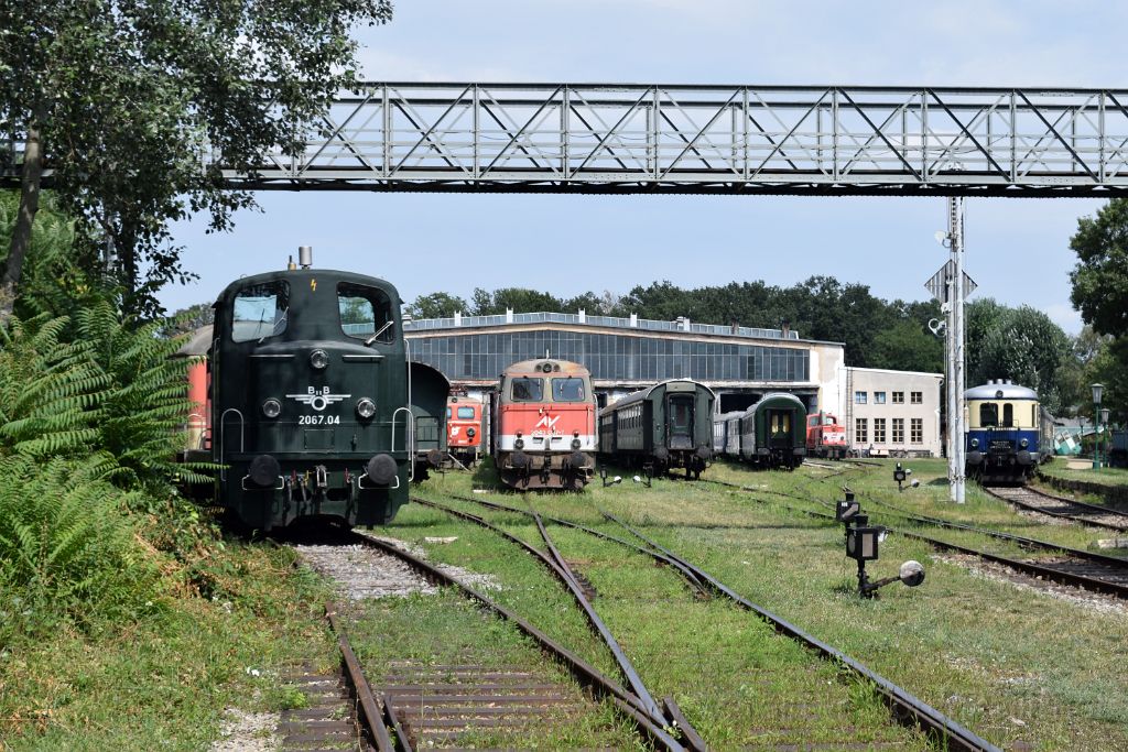 5098-0007-210718.jpg - 1.ÖSEK 2067.04 + 2043.037-7 / Strasshof (Heizhaus) 21.7.2018