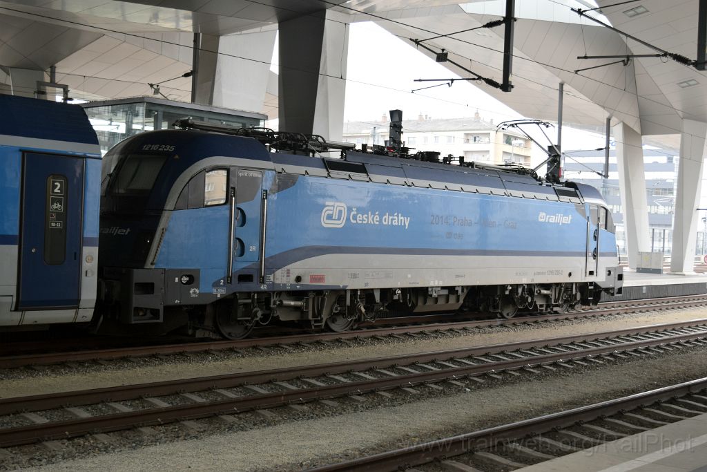 5102-0033-220718.jpg - ÖBB 1216.235 "Spirit of Brno" / Wien Hbf 22.7.2018