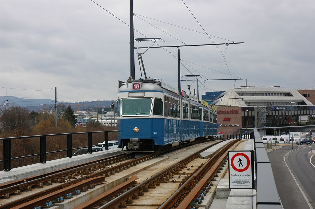 1627-0045-150309.jpg - VBZ Be 4/6 1662 + 1725 / Bahnhof Balsberg 15.3.2009