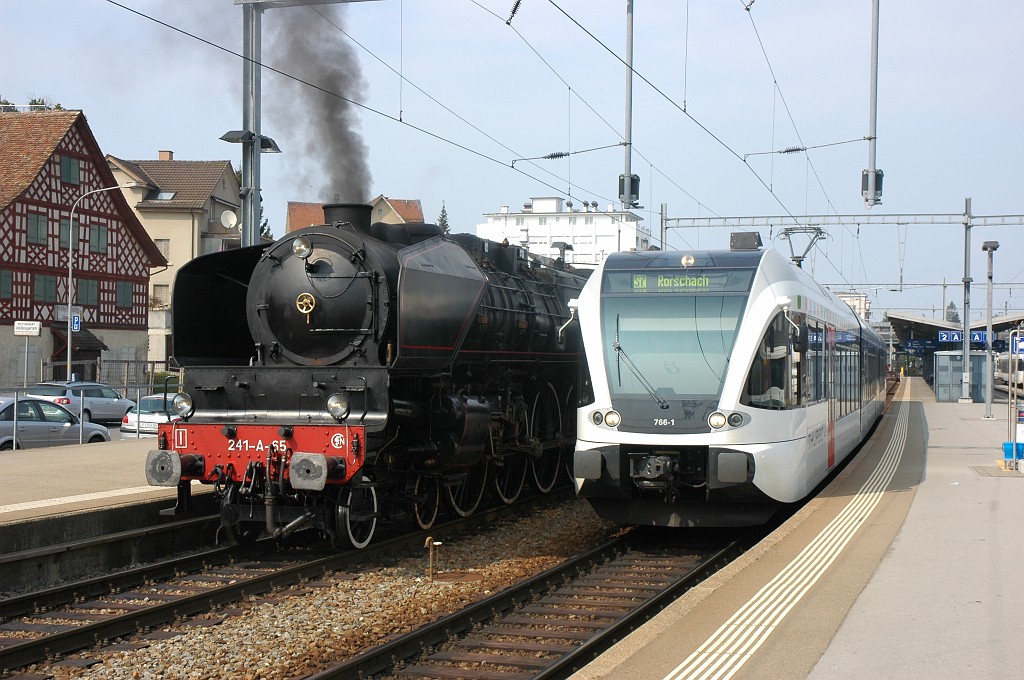 1642-0037-040409.jpg - SNCF 1-241 A 65 + Thurbo RABe 526.766-1 / Romanshorn SBB 4.4.2009