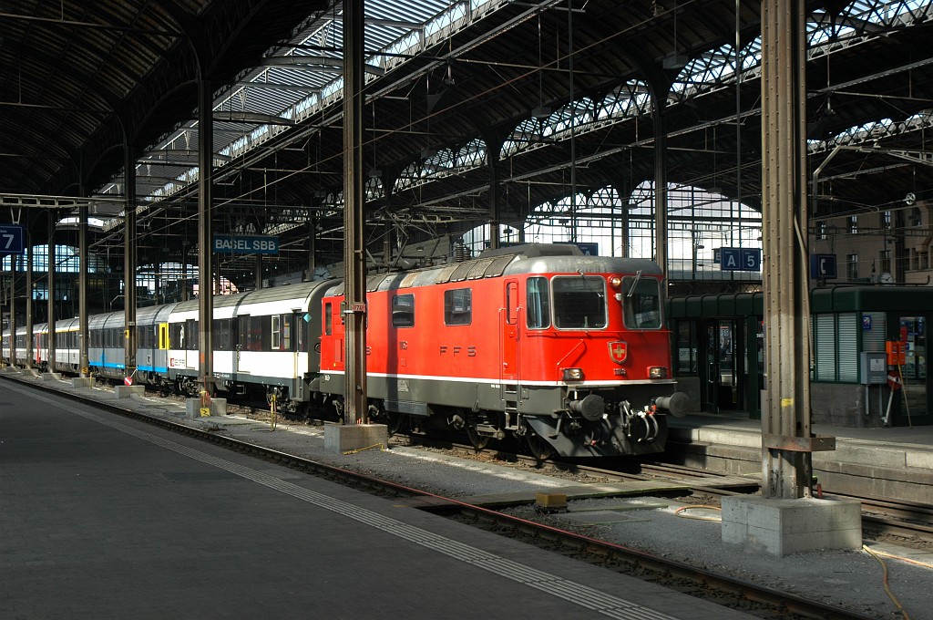 1644-0035-100409.jpg - SBB-CFF Re 4/4'' 11153 / Basel SBB 10.4.2009